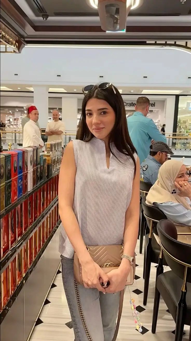 Woman in casual outfit at store.